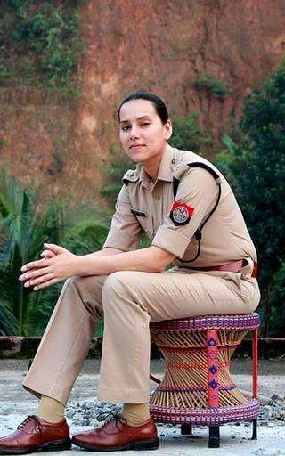 10 Most Beautiful Female IAS/ IPS Officers