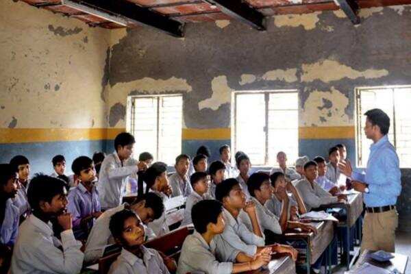 Fury among the people over the poor condition of government school building