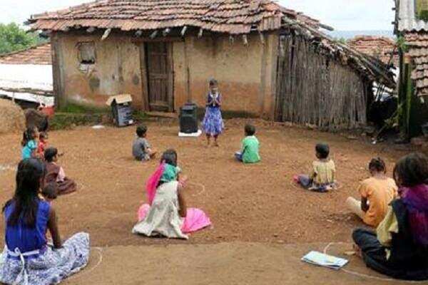 Buildingless schools teach children