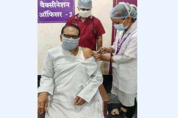Secondary vaccine of Corona installed by the Minister of School Education in the Medical College