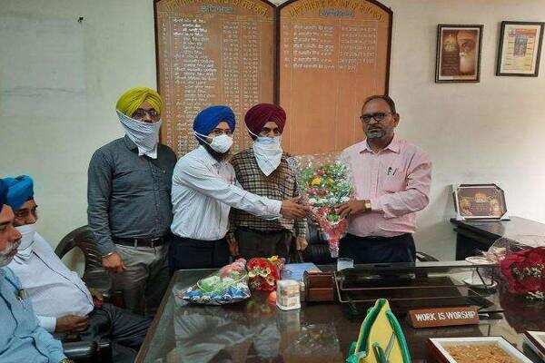 Newly appointed DEO Secondary Lakhbir Singh of Ludhiana took charge, Jagraon teachers gave their best wishes