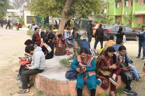 Waiting all day, no counseling