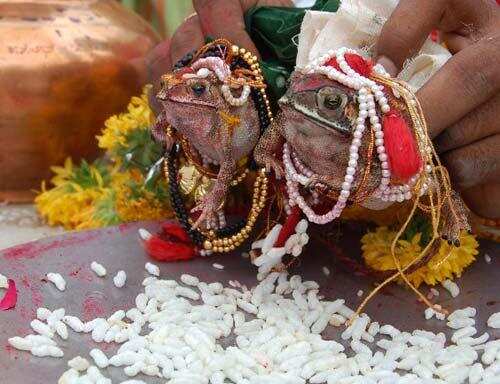 15 Most weird Rituals followed in India that will Blow Your Mind