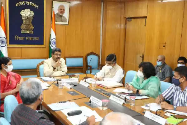Digital Education: Union Minister Dharmendra Pradhan reviews ‘E-Vidya’ and ‘N-Dear’, know the main things