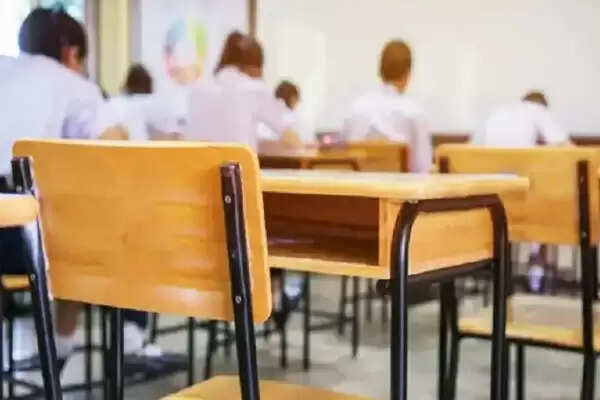 Education Minister of Karnataka said- it is necessary to conduct the examination of class XII, a decision will be taken in the coming days