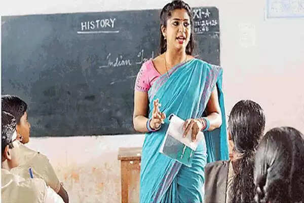 Teachers will get salary only after getting Corona vaccine, Siwan’s DPO issued order