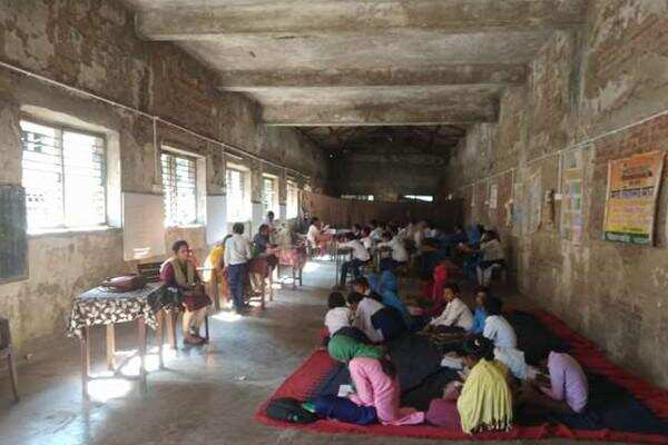 A school in Gaya that has five classes in a dilapidated hall, learn how children study