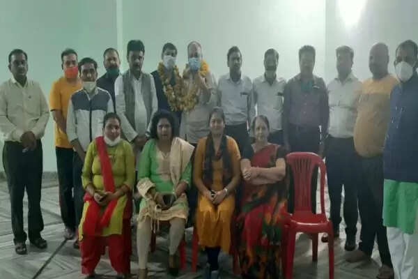 Private school operators of Bairagarh unhappy due to closure of schools for a long time, resolved to struggle by forming an organization