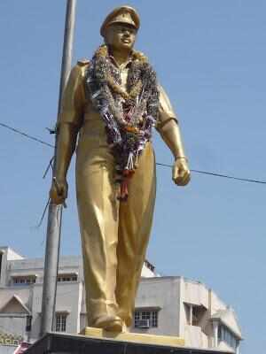 Top 5 IAS/IPS Officers who laid their lives fighting Corruption
