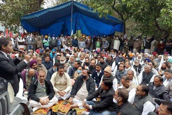 Farmers went to understand agriculture law from education minister, returned after eating food