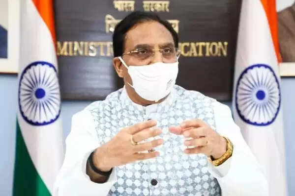 JEE Main, NEET 2021 and JEE Advanced: Education Minister will talk to students today, can make a big announcement