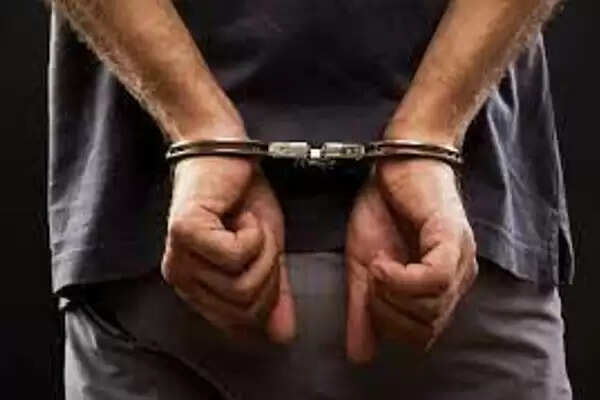Asmoli police caught education department clerk with three quintals of beef, six fled