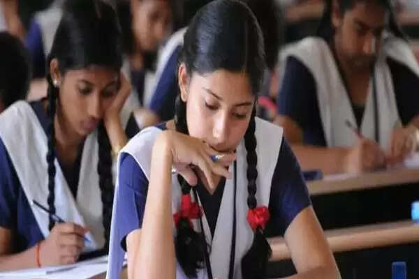 4000 students deprived of class for not depositing fees in private schools