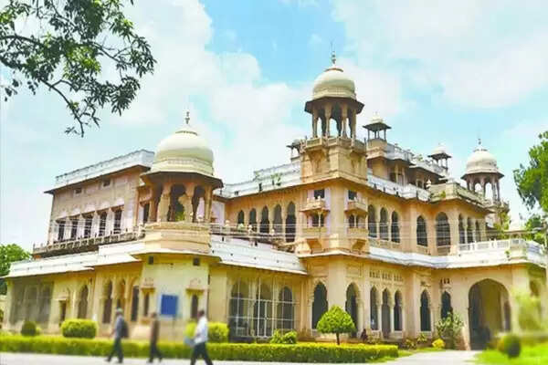Many old courses of Allahabad University will be closed, know the reason