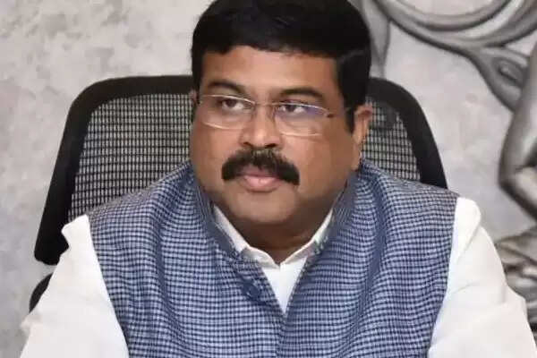 Union Education Minister said – 15 crore children and youth deprived of formal education system
