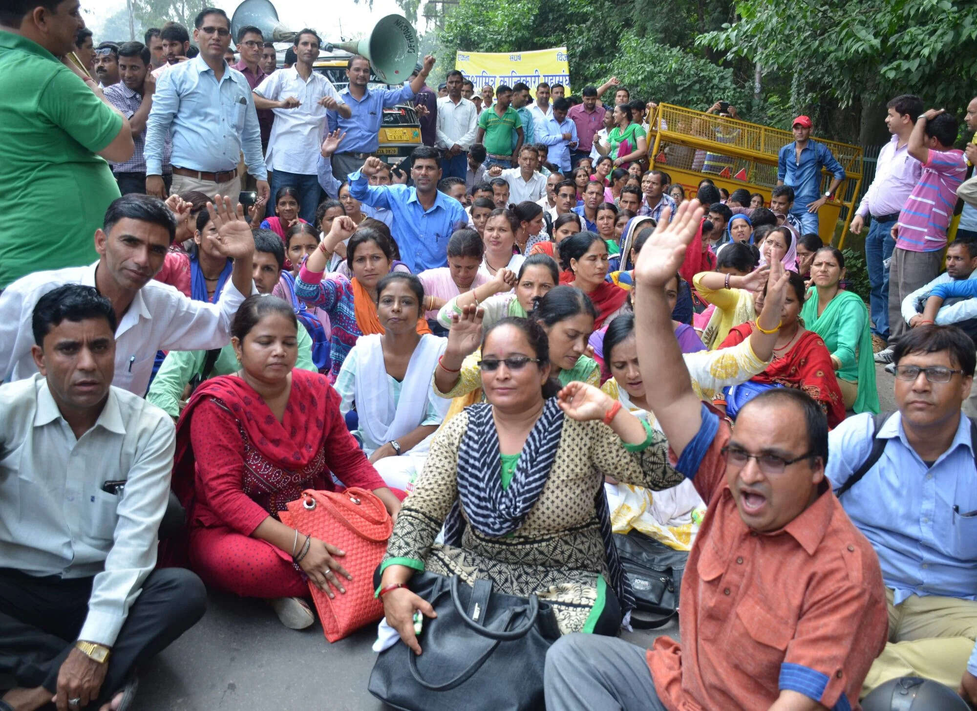 UP: Honorarium of education friends may increase before elections, has not increased for four years, gets honorarium of 10 thousand rupees