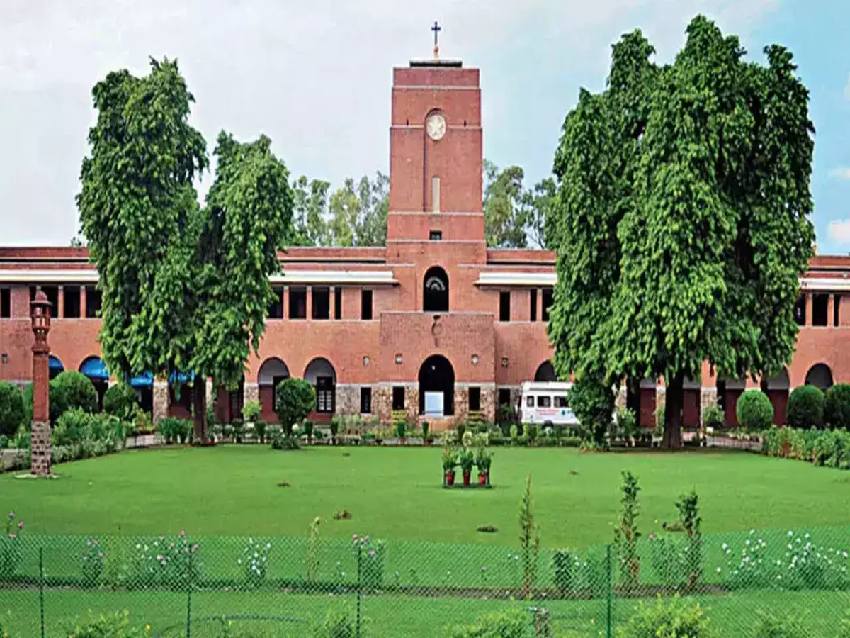 naukrinama.com - Delhi University Launches AI-Focused Filmmaking Course for Students