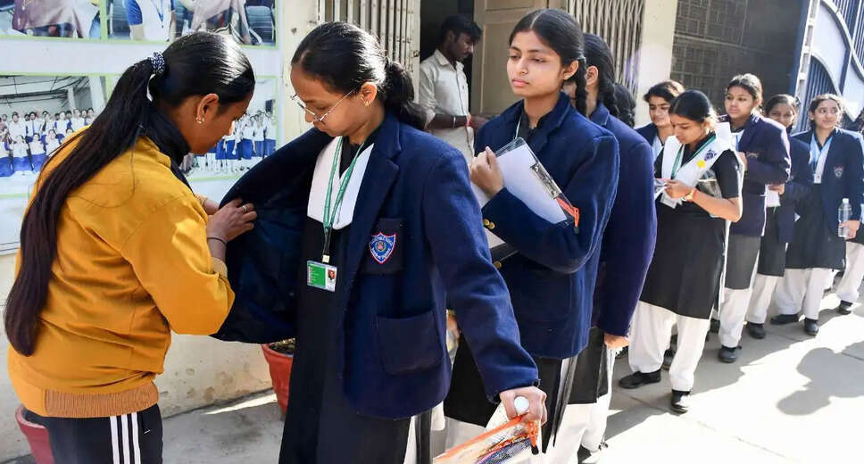 Essential Guidelines for CBSE Class 12 Physics Exam Dress Code and Entry Rules