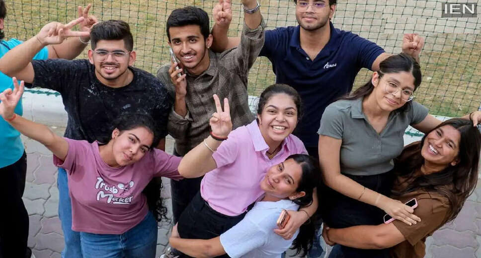 Diverse Career Paths for Students After 12th Grade