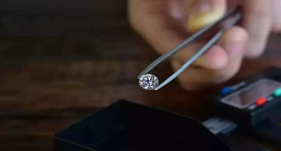 Exploring Career Opportunities in Diamond Grading: Courses and Salaries