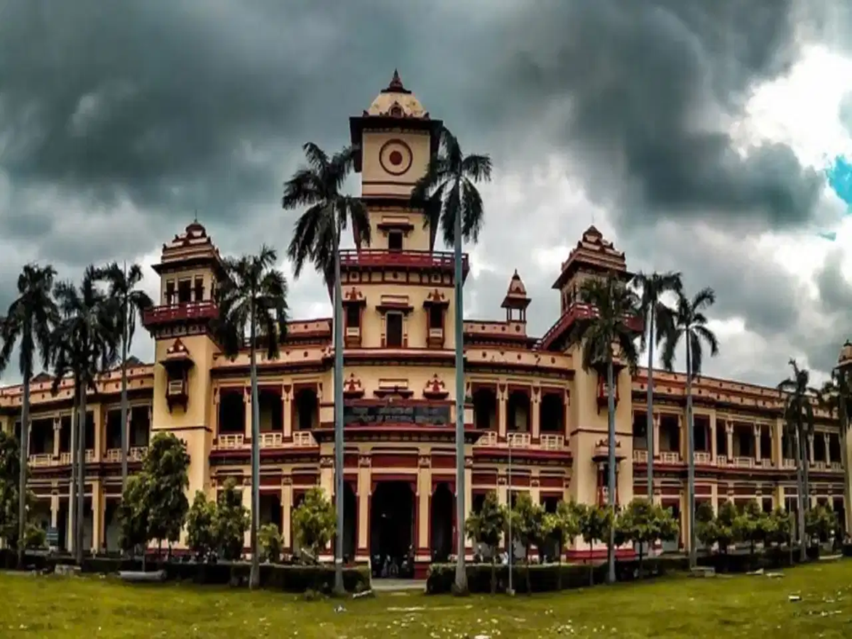 naukrinama.com - IIT BHU to Introduce Innovative B.Tech Program in Physical AI by 2027-28