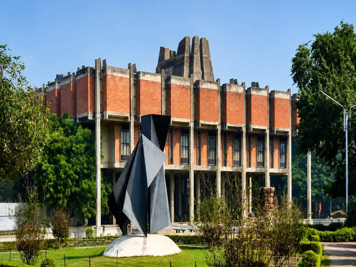 naukrinama.com - IIT Kanpur Launches Innovative AI and Machine Learning Online Courses