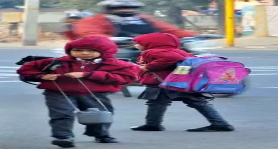 Jaipur, Jan 7 (IANS) In the wake of extreme cold conditions in Jaipur, the government and private schools in the city will remain closed till January 14. Jaipur District Collector Prakash Rajpurohit had issued an order extending the winter vacations of schools till January 14 for Classes 1 to 8. However, the examinations being conducted in the schools will continue during this period. There will be no change in exam timings, the order issued on Friday evening said. The order further says that preparations for the programme to be held on Republic Day will continue. Students performing on Republic Day at Sawai Man Singh Stadium will come to schools for practice. Action can be taken against the operators of the schools who disobey the order. Earlier, winter vacations in the city were declared from December 25 to January 5.