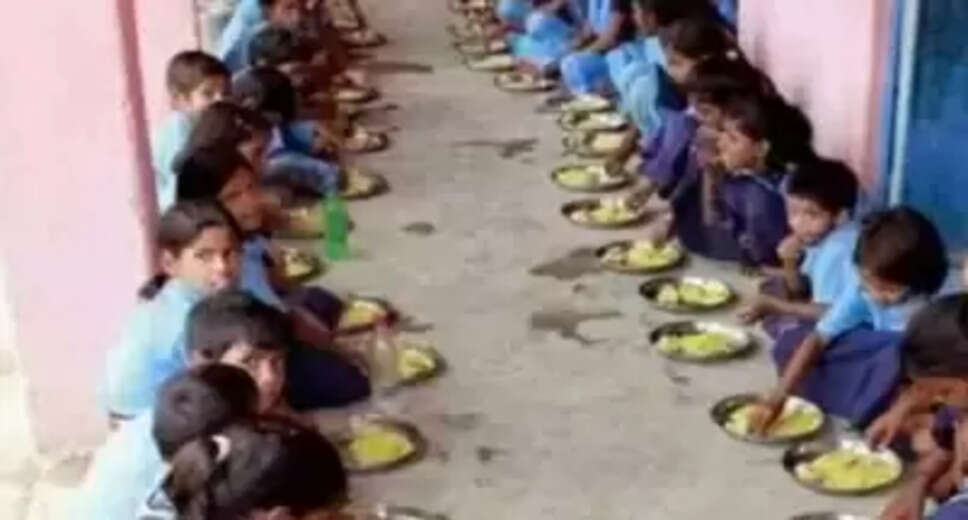 Chennai, Feb 9 (IANS) The Tamil Nadu government will be expanding its free breakfast scheme to more schools in the state. While Tamil Nadu Chief Minister, M.K. Stalin had informed the state Legislative Assembly that the free breakfast scheme was a major success and that the government was keen to expand it. The government sources told IANS that the scheme would be expanded catering to more schools in April 2023. Notably, it was on September 15, the birth anniversary of C.N. Annadurai, the first DMK Chief Minister of Tamil Nadu that the free breakfast scheme was inaugurated by Chief Minister Stalin at Madurai. Five months after the scheme was introduced, it is considered one of the most accepted schemes of the state government with several children happy at their stomachs being filled. Pazhanimurugan, of Class IV in a government primary school at Chengalpattu while speaking to IANS said, "I am really happy. Earlier, I used to get only one or two biscuits and a little tea or coffee. However, after the government launched the free breakfast scheme, I am full in my tummy and my favourite food is Pongal." However, it may be noted that during the first phase of the scheme it was targeted to provide free breakfast to 1,14, 095 students across the state. This is only 10 per cent of the targeted 20,00,000 students. The government is planning to expand the scheme in phased manner. While the scheme has become a major hit among the children, the teachers are finding it tough as in most of the schools, the breakfast is served by the teachers. The school education department has appointed volunteers for serving breakfast to children but in many schools these volunteers are not at all present and the teachers are forced to serve the food. The children studying in government primary schools mostly hail from poor backgrounds and the scheme has been well accepted among the general public. Shantharam, an auto-rickshaw driver from Madurai while speaking to IANS said, "During Covid and after that I lost my job, my auto was taken away by financiers as I failed to repay the loan amount. Now I am working as a driver in another auto and don't have the means to provide healthy food to my children. The scheme of providing breakfast to children of government primary schools has helped people like me a lot as now we are assured that our kids are full in stomach". However, the scheme requires more modifications including stringent measures to assure that the volunteers appointed by the school education are serving the food instead of falling it on the shoulders of teachers. It may be noted that it was Tamil Nadu that started the free breakfast scheme for school students and this has become a major hit among students and their parents.
