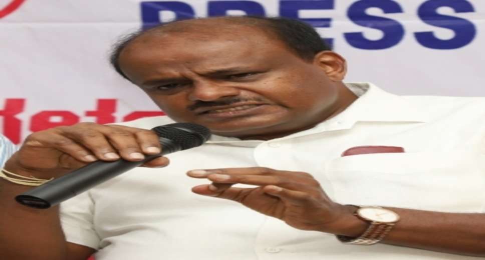 The Hindi versus regional languages controversy is back again in Karnataka over conducting the Staff Selection Commission (SSC) exams for Central government departments in English and Hindi only.  Janata Dal-S (JD-S) leader and former Karnataka chief minister H.D. Kumaraswamy alleged that the BJP is trying to suppress regional languages.  "SSC is conducting exams for 20,000 vacancies in English and Hindi only. Selected candidates can be posted in any state. No scope for conducting the exams in any regional languages, including Kannada. Can there be any more evidence of Hindi imposition and language discrimination than this," he tweeted.  The ruling BJP in Karnataka has been accused of pushing forward the BJP-led central government's Hindi agenda in the state.  "It appears that the BJP bears the evil intention of destroying regional languages. It seems they are filled with hate for southern languages, including Kannada. They intend to bury the three-language formula," Kumaraswamy alleged.  He demanded that the SSC exams should be conducted in Kannada also, and only Kannada-speaking persons should be appointed to posts in the state.  However, leaders of the ruling BJP in Karnataka shot down the objections as a non-issue that is being raked up with the forthcoming assembly elections in mind.  On Wednesday, the issue had been raised by DMK leader Kanimozhi in the neighbouring state of Tamil Nadu.