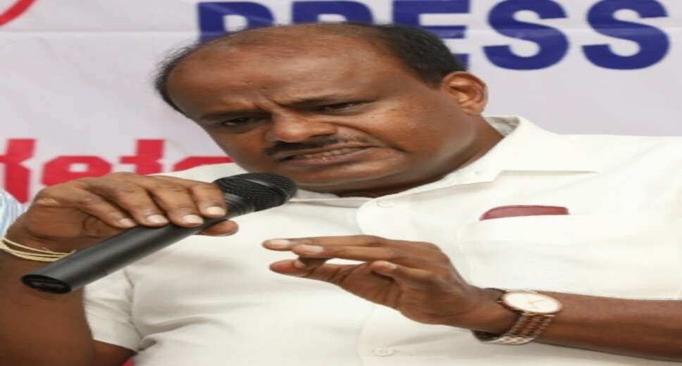 The Hindi versus regional languages controversy is back again in Karnataka over conducting the Staff Selection Commission (SSC) exams for Central government departments in English and Hindi only. Janata Dal-S (JD-S) leader and former Karnataka chief minister H.D. Kumaraswamy alleged that the BJP is trying to suppress regional languages. "SSC is conducting exams for 20,000 vacancies in English and Hindi only. Selected candidates can be posted in any state. No scope for conducting the exams in any regional languages, including Kannada. Can there be any more evidence of Hindi imposition and language discrimination than this," he tweeted. The ruling BJP in Karnataka has been accused of pushing forward the BJP-led central government's Hindi agenda in the state. "It appears that the BJP bears the evil intention of destroying regional languages. It seems they are filled with hate for southern languages, including Kannada. They intend to bury the three-language formula," Kumaraswamy alleged. He demanded that the SSC exams should be conducted in Kannada also, and only Kannada-speaking persons should be appointed to posts in the state. However, leaders of the ruling BJP in Karnataka shot down the objections as a non-issue that is being raked up with the forthcoming assembly elections in mind. On Wednesday, the issue had been raised by DMK leader Kanimozhi in the neighbouring state of Tamil Nadu.