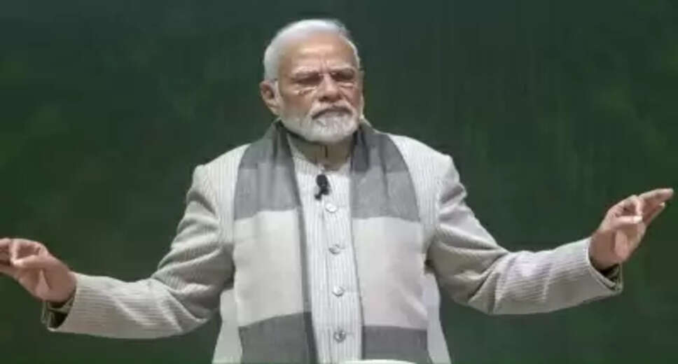New Delhi, Jan 27 (IANS) Inaugurating the discussion on 'Pariksha Pe Charcha, 2023,' Prime Minister Narendra Modi on Friday said that crores of students in the country are taking his exam and he derived pleasure from it. Modi said that it was perhaps the first time where Pariksha Pe Charcha was being held in such cold weather, since it is usually held in February. Ashwini, a student of Madurai Kendriya Vidyalaya, asked a question on the stress and pressure to score high marks in exams. Similarly, other students asked questions on how to deal with their family's expectations if they do not score well in the exams. Modi replied that it is natural for one's family to have expectations from their children but it is concerning if the expectations are a result of social status. He added that sometimes parents, despite knowing their child's capabilities and calibre make tall claims among their peers. They then expect the same from their children which creates "pressure on the children to score better marks." The PM gave the example of a cricket match and said that a cricketer focuses entirely on the ball when he enters the field and not on the spectators shouting "chauka, chauka!" (four). He said that the player does not hit sixes and fours on the crowd's demand and focuses on his game and the ball. Modi advised the students to focus on their studies in a similar way and not feel pressurised. The PM guided the students to introspect and understand their potential and not achieve less than their potential. Arushi Thakur, a student from Himachal Pradesh said, "It is not clear from where do I start studying during exams, I often feel that I've forgotten everything that I had studied." Many other students asked the PM questions regarding time management and exam preparations. Modi said that one should know how to manage time in exams and in life. He said that students' work often piles up due to procrastination and not doing the work at the right time. He advised the students to analyse the amount of time they want to dedicate to a particular subject to avoid spending hours on the subject that they are familiar and good at. He added that the students should start reading the subject that they face difficulty in with a fresh mind. The PM said that the students can learn time management by observing the working style of their mothers and advised them to utilise their time properly for studies.