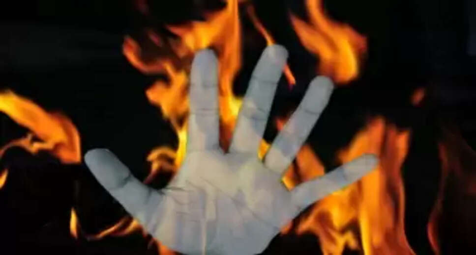 Class 10 student set ablaze by unidentified persons in Andhra