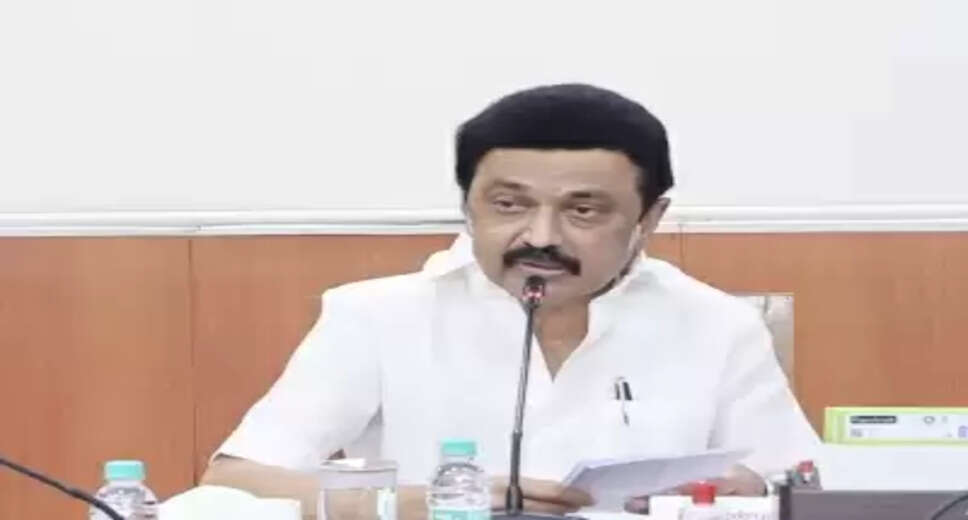Chennai, Feb 2 (IANS) Tamil Nadu Chief Minister, M.K. Stalin on Thursday conducted a surprise inspection at the Adi Dravidar school in Vellore district to check on the breakfast scheme and whether it was being served properly. Stalin was accompanied by Vellore district collector Kumaravel Pandian and Vellore corporation commissioner, P. Ashok Kumar. The Chief Minister reached the school around 7.30 a.m. and enquired with the headmaster Anbazhagan on the requirements of the school as well as the quality of breakfast being served there. The school headmaster Anbhazhagan while speaking to media persons said, "The Chief Minister was very polite, but I was speechless on seeing him in person. He even served breakfast to a few students." Stalin, according to the headmaster enquired about the number of students in the school, their studies, and the quality of breakfast being served. It is to be noted that this is a Government school maintained by the Department of Adi Dravidar and Tribal welfare. The school has presently 132 students which includes 73 girl students. Most of the students are from the Tribal Irula community. The Chief Minister also visited a wellness centre at Sathuvachari which is within the Vellore corporation limits. The Vellore corporation has already constructed 20 wellness centres at a cost of Rs 25 lakh each. M.K. Stalin also visited the community kitchen where the breakfast is prepared under the state government scheme of free breakfast for school students. The community kitchen at Vellore prepares breakfast for 3,269 students and serves 48 corporation-run schools.