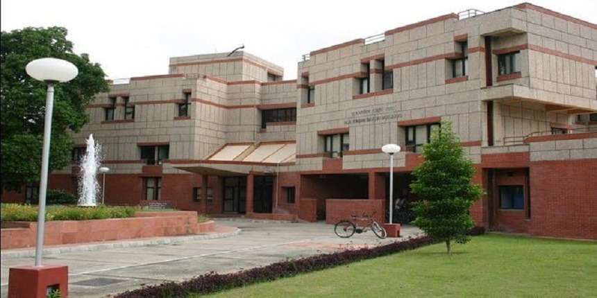 IIT Kanpur to Offer eMasters Degree in Renewable Energy and e-Mobility to Shape Future Leaders