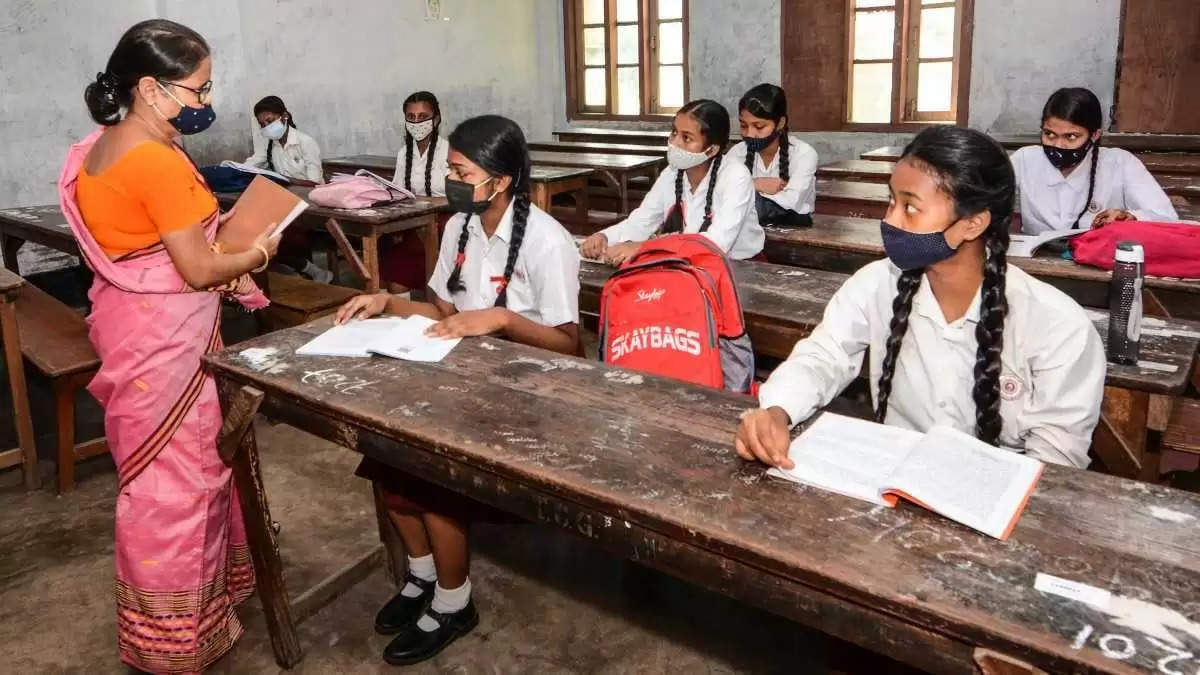 No jeans and t-shirts, wear salwar or churidar: Maharashtra govt issues dress code for teachers