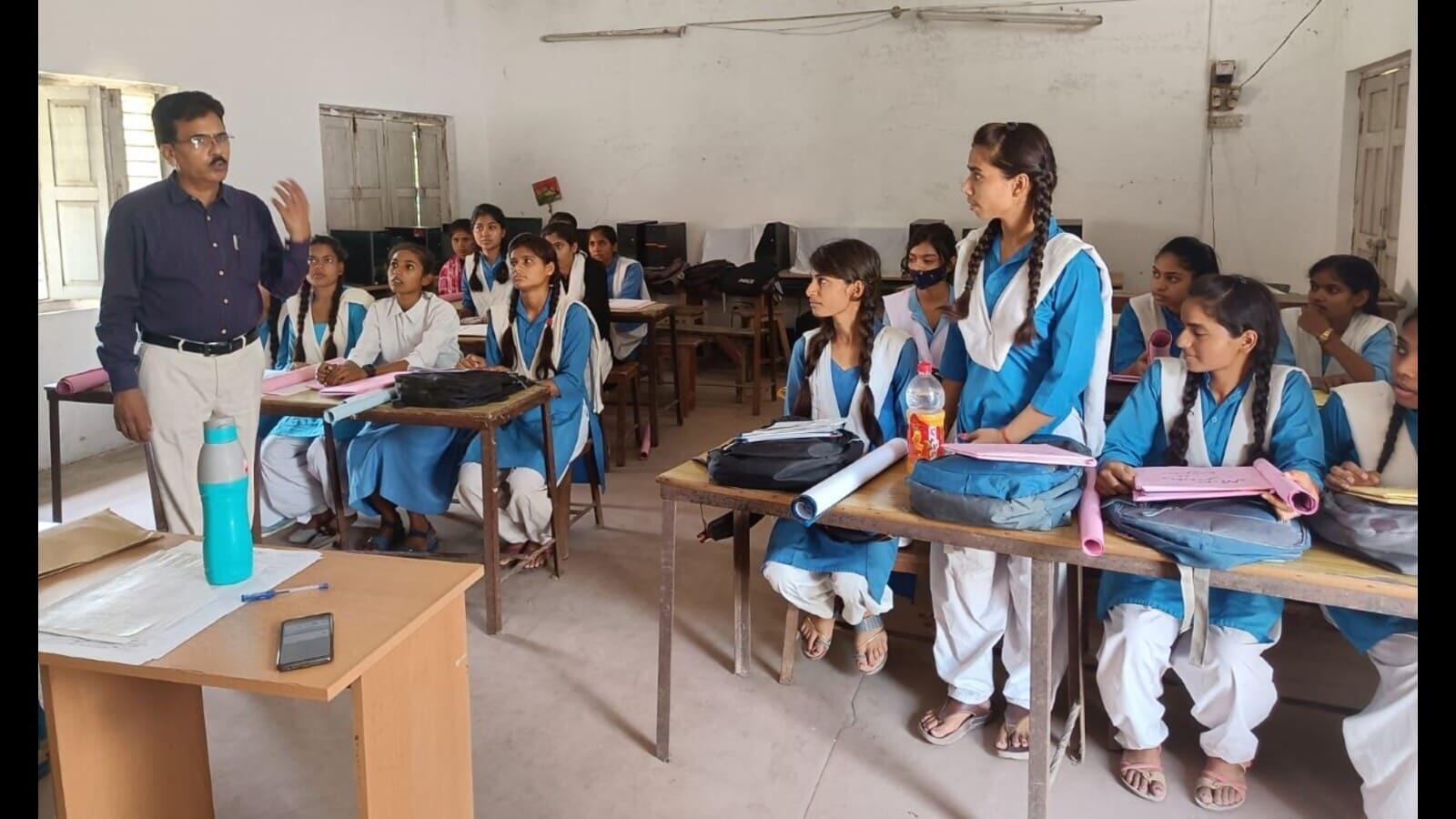 UP Cabinet Clears Wage Hike for Vocational Education Experts and Guards