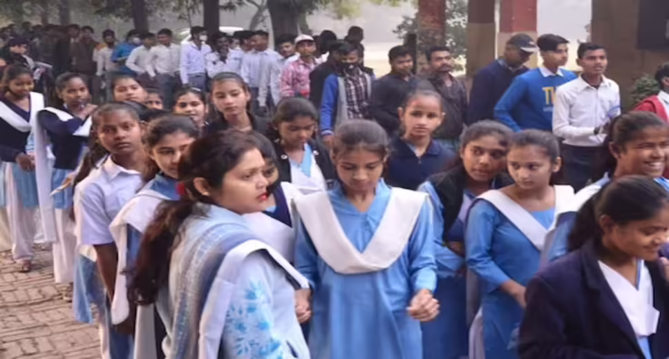 The Karnataka School Examination and Assessment Board (KSEAB) Senior Secondary Leaving Certificate (SSLC) or class 10 exams 2023, which started on March 31, concluded on April 15. Following this, the board has announced that the evaluation process for the answer sheets will commence on April 21. This year, approximately 8 lakh students appeared for the exam, as per media reports. The KSEAB has issued an official notice on their website at kseab.karnataka.gov.in, regarding the SSLC exam. “The head teachers of all the 35 districts of the government, private aided and unaided schools can download the appointment order of deputy chief evaluators and co-evaluators assigned for their school evaluation work in the school login of the Mandali website from April 13. The evaluation process for Karnataka Class 10 exams 2023 will begin from April 21,” reads the official notice. Also read| UP Board Class 10th, 12th Result 2023 Expected by April 27 at upmsp.edu.in The board has instructed the head teachers to verify the appointment orders and distribute them to the concerned teachers. Once the evaluation process is completed, the Karnataka SSLC result 2023 date and time will be announced by the authorities. Students will be able to download the results from the official website, but they will need to collect the Karnataka Class 10 mark sheet from their respective schools. Students who are unable to obtain the minimum required marks to receive the Karnataka SSLC certificate will have the chance to take the Karnataka Board Class 10 Compartment Exam 2023. The compartment exam 2023 is likely to take place one month after the results are declared. RELATED NEWS UP Board 10th, 12th Result 2023: Important Websites, Alternative Ways to Check Scorecard CHSE Odisha Board Class 12 Result 2023 Likely to be Released by May-End Meanwhile, it has been announced by the board that the Karnataka open school exams 2023 will be conducted between April 19 and 29. The Karnataka SSLC Result for the previous year, 2022, was announced on May 19. Out of the total 8.5 lakh candidates who took the exam, 85.63 per cent cleared it. A total of 145 students received full marks - 625 – while 309 students managed to earn 624 marks.