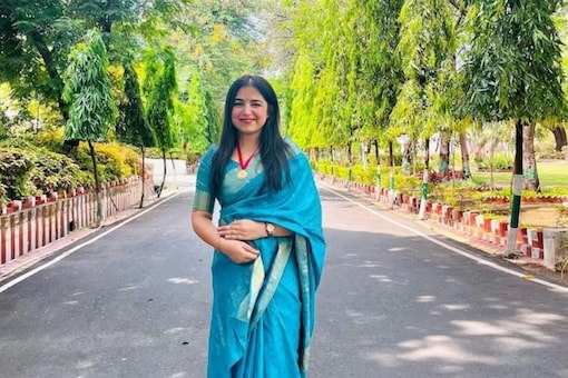 IRS Purvi Nanda's Inspiring Story: Cracking UPSC Without Coaching, A Guide for Aspirants