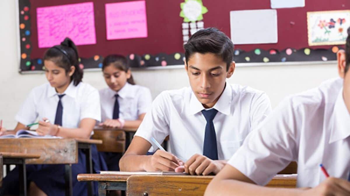 Twice-Yearly Exams for 10th-12th Graders Approved by Ministry of Education: What You Need to Know