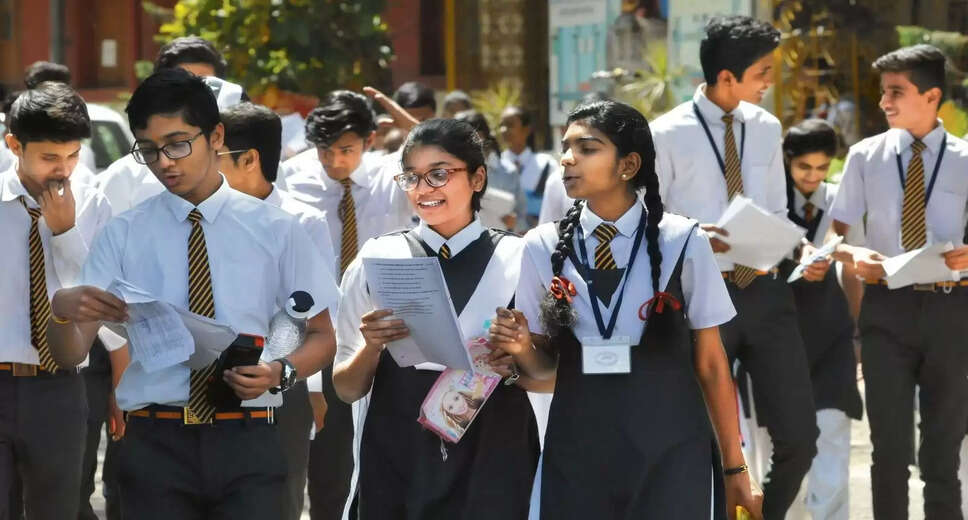 CBSE Result 2024: वेस्ट दिल्ली से पिछड़ गया ईस्ट दिल्ली! 12वीं के नतीजों में सामने आया बड़ा अंतर pen_spark