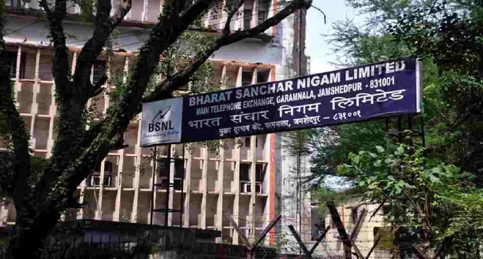 BSNL Graduate & Technician Apprentice Recruitment 2023: Apply Online for 40 Vacancies  Bharat Sanchar Nigam Ltd (BSNL) has released a notification for the recruitment of Graduate & Technician Apprentice vacancies. This is a great opportunity for candidates who have completed their diploma or degree in relevant disciplines. Interested candidates who fulfill the eligibility criteria can apply online from 24th March 2023 to 15th April 2023.  Important Dates:  Starting Date for Apply Online: 24-03-2023  Last Date to Apply Online: 15-04-2023  Age Limit:  The maximum age limit for the BSNL Graduate & Technician Apprentice Recruitment 2023 is 25 years. Age relaxation is admissible as per rules.  Qualification:  Candidates should possess a diploma/degree in relevant disciplines.  Vacancy Details:  The total number of vacancies for the BSNL Graduate & Technician Apprentice Recruitment 2023 is 40.  Post Name Total    Graduate & Technician Apprentice 40  How to Apply:  Interested candidates can apply online through the official website of BSNL. Candidates are advised to read the full notification before applying.  Important Links:  Apply Online: Click here  Notification: Click here  Official Website: Click here